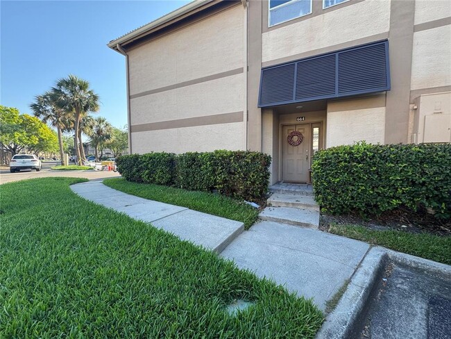 Photo - 664 Arbor Lake Ln Unidad 664 Rental