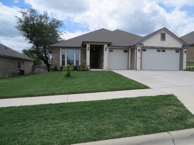 Photo - "Charming 4-Bedroom Retreat with Granite Elegance & Cozy Fireplace in Killeen!"