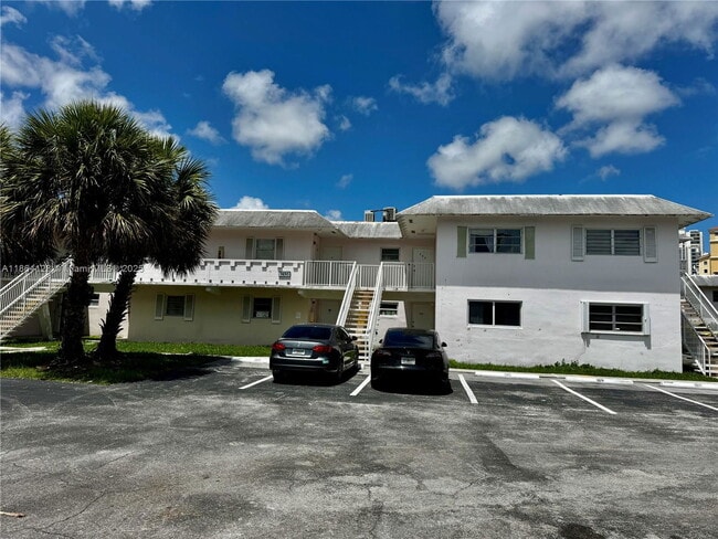 Building Photo - 7430 SW 82nd St Unit D105