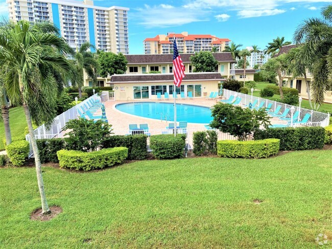 Building Photo - ANNUAL - Beachy 2 bed 1 bath condo near th...
