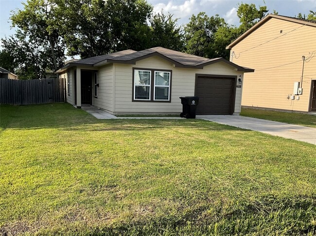 Photo - 411 Armstrong St