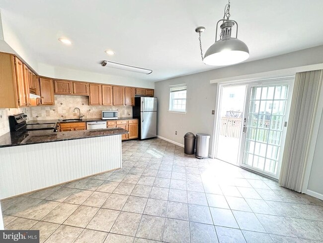 Photo - 618 Coates Ln