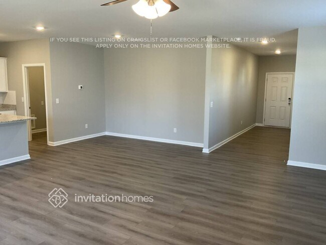 Photo - 528 Almere Dr