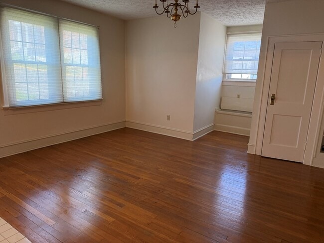 Photo - 122 E Main St