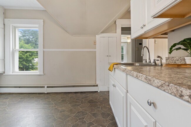 Photo - 337 Milford St Unit Floor 2