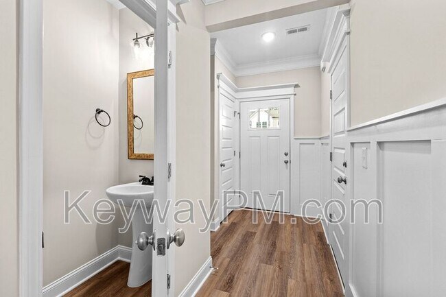 Photo - 2076 Denmark Ave SE