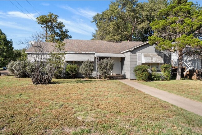 Building Photo - Great rental near Texas Tech University an...