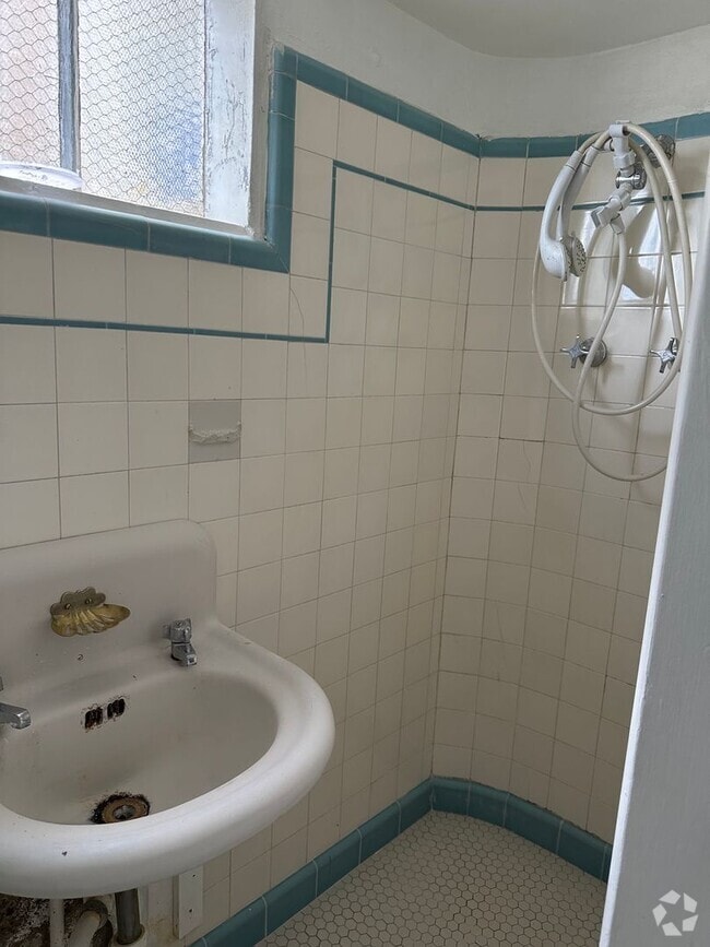 Building Photo - University Housing SLC LLC - 339 Unit 339-B Rental