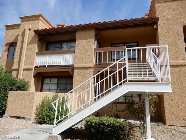 Building Photo - 5122 S Jones Blvd Unit 201