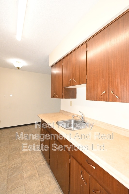 Photo - 879 Johnson St