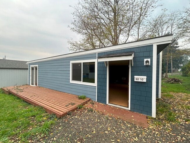 Building Photo - Coquille Living Rental