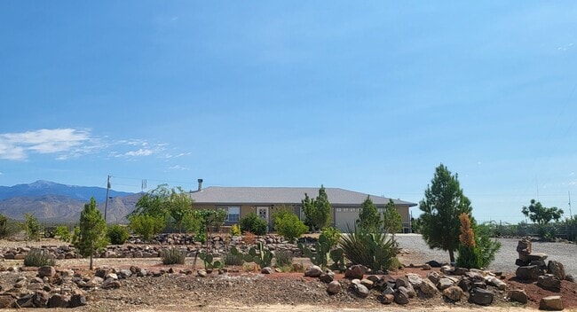 CHARLESTON COMMERCIAL CENTER - David Adam ... - CHARLESTON COMMERCIAL CENTER - David Adam ... House