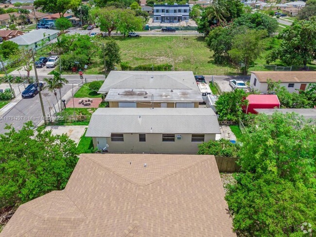 Building Photo - 805 NW 3rd Terrace Rental