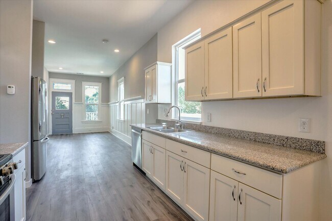 Photo - $1,500 MOVE IN SPECIAL!! 3 BED/2 BATH HOME UPPER UNIT AVAIABLE FOR RENT IN OAKLAND, CA!!!!