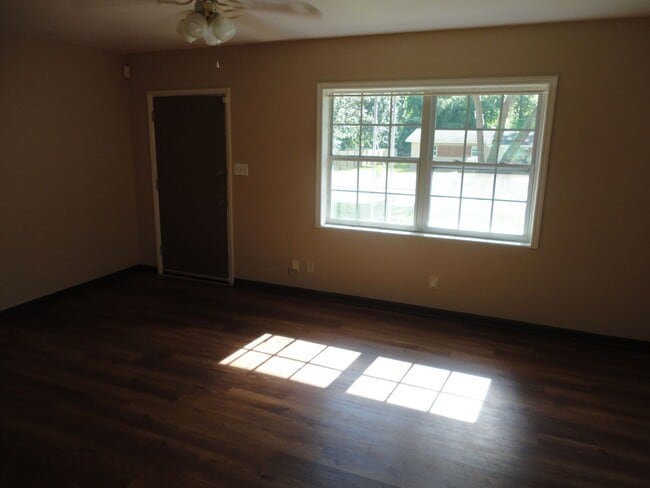 Photo - Nice 4 bedroom/2 Bathroom home