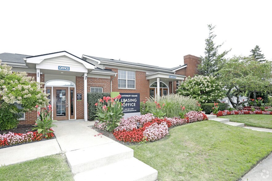 Canterbury Square Apartments For Rent in Troy, MI