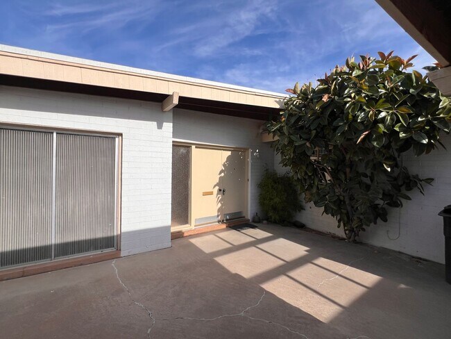 Photo - Scottsdale 4 Bed. 1.75 Bath located In Tow...