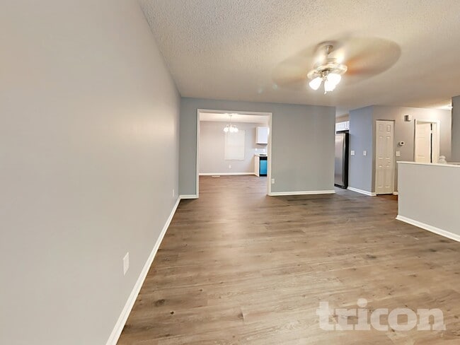 Photo - 111 Woodspur Rd