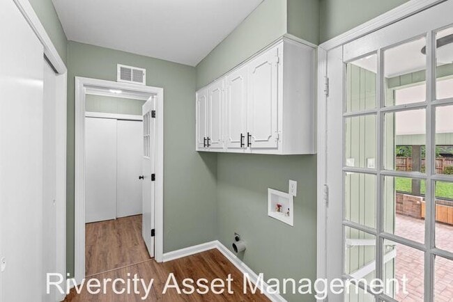 A Germantown Gem !!!!!!!! A Must See, Very Spacious and Newly Renovated!!!!
