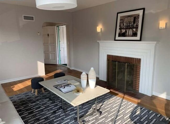 Photo - 2427 Ritchie St