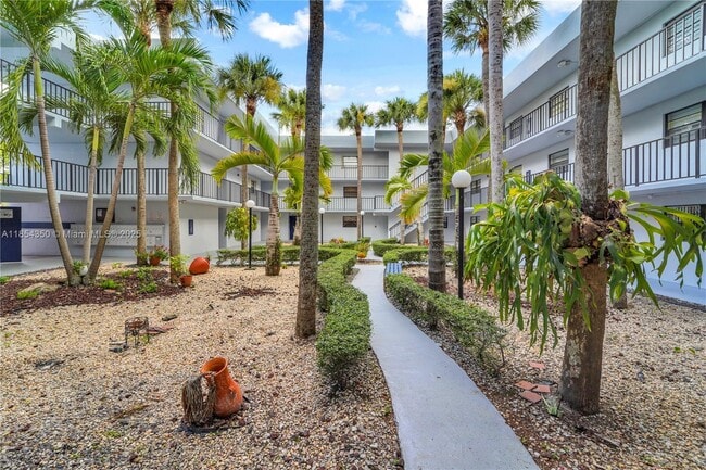 Building Photo - 10825 SW 112th Ave Unit 109 Rental