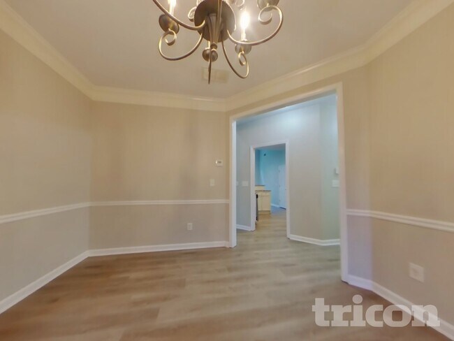 Photo - 1060 Middlebrooke Dr