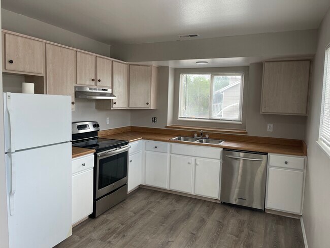 Building Photo - 1002 Mazatlan Cir