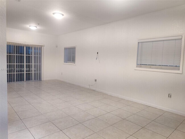 Photo - 3928 SW 52nd Ave