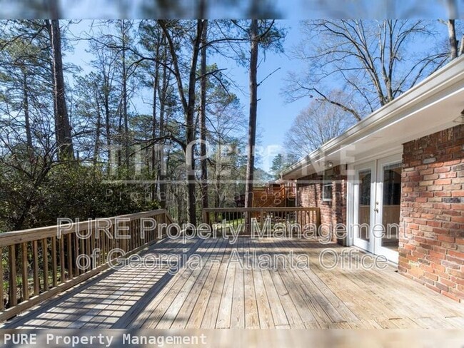 Photo - 2435 Woodacres Rd NE