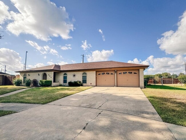 Photo - 504 Berkshire Ln