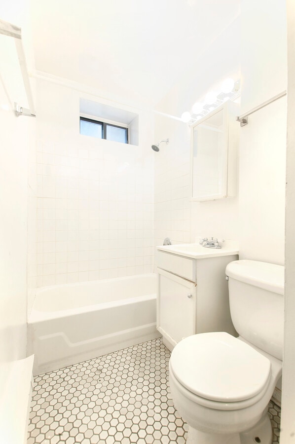 Photo - 1430 N Dearborn Pkwy