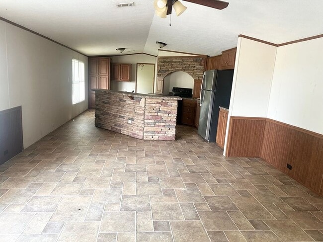 Photo - 2001 SW Loop 304