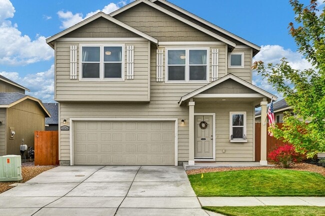 Gorgeous 4-Bdr with fully fenced yard in b... - Gorgeous 4-Bdr with fully fenced yard in b... House
