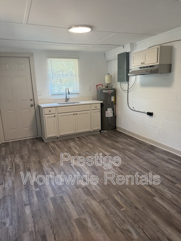 Photo - 110 Moore St