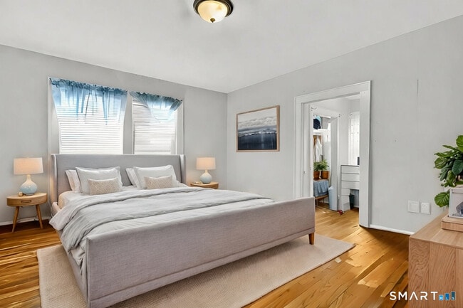 Building Photo - 1440 Wood Ave Unit 1st Floor