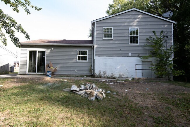 Photo - Tri-Level, move in ready home in Lawrence IN