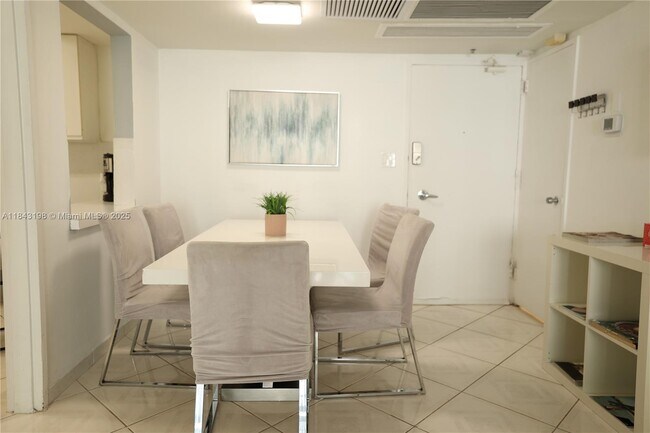 Photo - 5151 Collins Ave Unidad 927