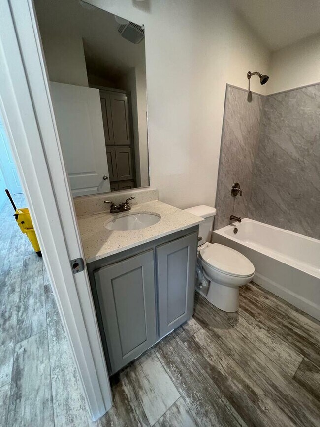 1931 E F St Rental House Rental in Oakdale, CA