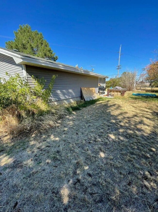 Photo - 3892 E 200 Rd N