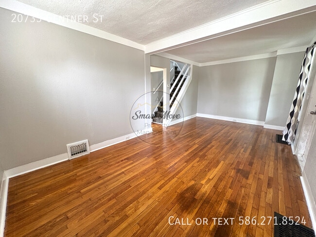 Photo - 20735 Gentner St