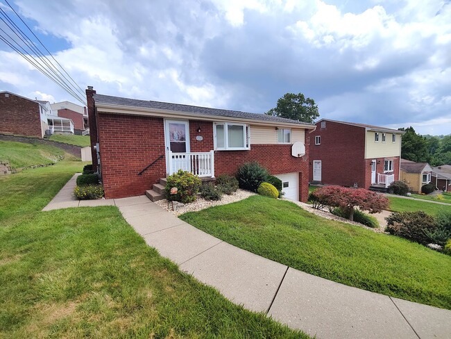Photo - *Beautifully Updated 3BD/2BA Single Family Home Available in Whitehall*