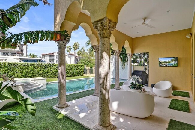 Photo - 1516 Island