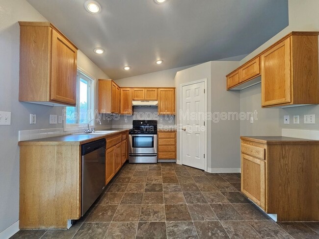 Photo - 642 Togstad Ct