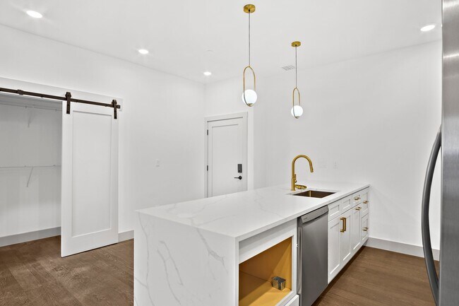 Photo - 127 E Cottage St Unidad 8