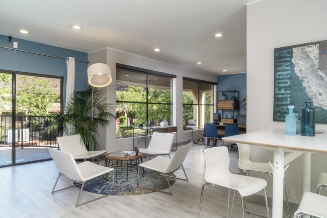 Building Photo - Woodchase Apartments