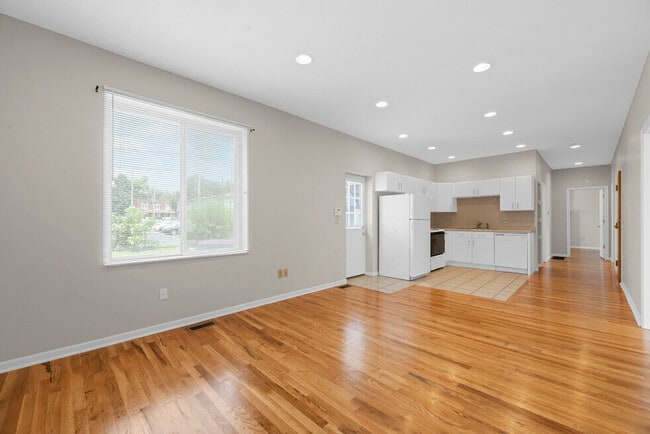 Photo - 242 E 12th Ave