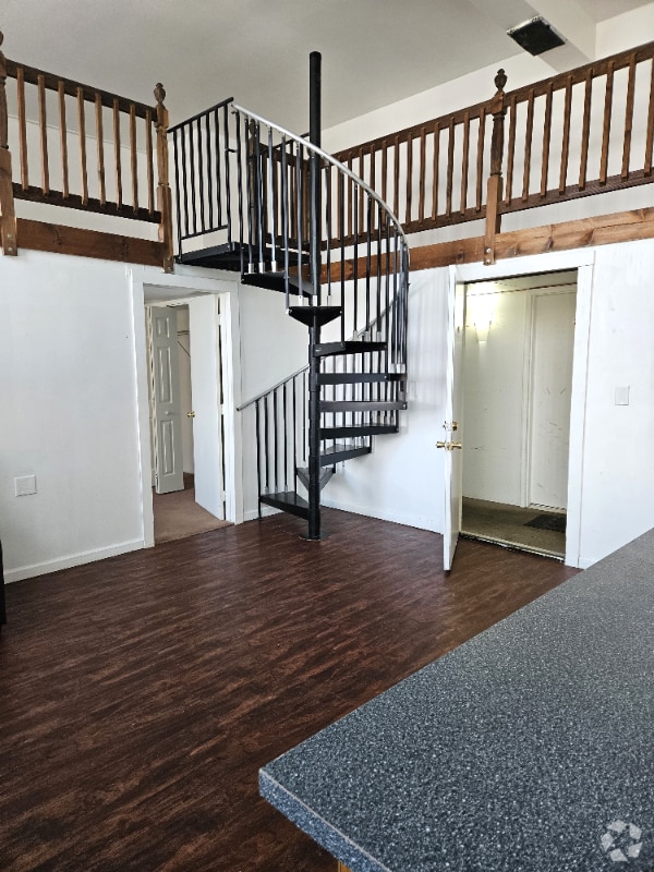 Building Photo - 25 W Chestnut St Unit 2D Rental
