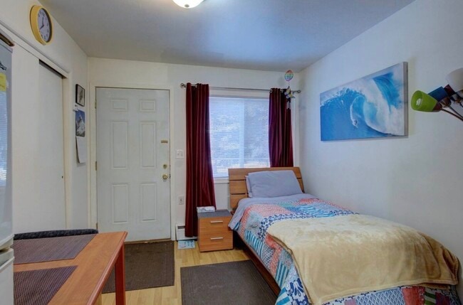 Photo - 914 W 23rd Ave Unit Cute Studio for Singles