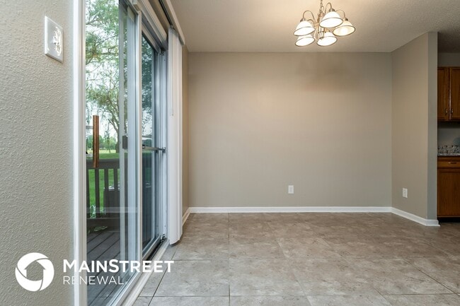 Photo - 4549 Connaught Dr E