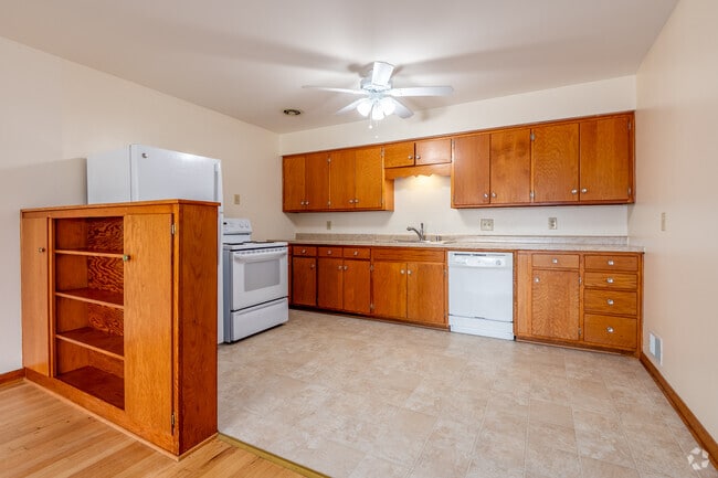 2BR, 1BA - 750SF - Kitchen
